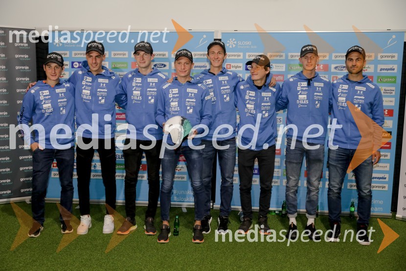  Domen Prevc, smučarski skakalec;  Timi Zajc, smučarski skakalec;  Žiga  Jelar, smučarski skakalec;  Anže Lanišek, smučarski skakalec;  Peter  Prevc, smučarski skakalec;  Cene Prevc, smučarski skakalec;  Lovro Kos, smučarski skakalec;  Robert Hrgota, trener slovenske skakalne reprezentanceSmučarski skakalci in skakalke v prihajajočo sezono z novimi čeladami