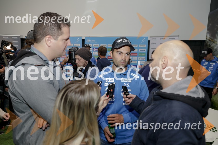  ... ;  Robert Hrgota, trener slovenske skakalne reprezentance;  ... Smučarski skakalci in skakalke v prihajajočo sezono z novimi čeladami