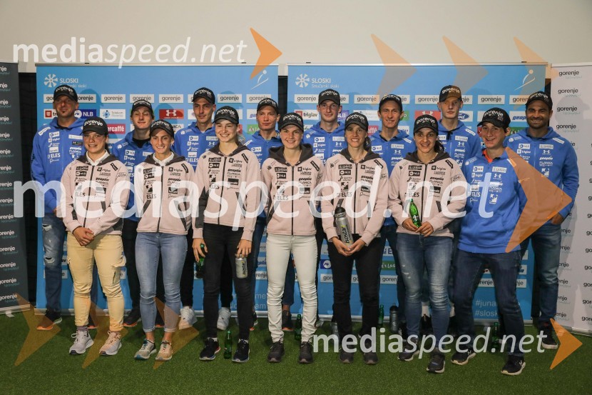  Zoran  Zupančič, trener ženske skakalne reprezentance;  Jerneja Repinc Zupančič, smučarska skakalka;  Cene Prevc, smučarski skakalec;  Katja Komar, smučarska skakalka;  Timi Zajc, smučarski skakalec;  Nika Križnar, smučarska skakalka;  Anže Lanišek, smučarski skakalec;  Ema  Klinec, smučarska skakalka;  Žiga  Jelar, smučarski skakalec;  Urša Bogataj, smučarska skakalka;  Peter  Prevc, smučarski skakalec;  Maja  Vtič, smučarska skakalka;  Lovro Kos, smučarski skakalec;  Domen Prevc, smučarski skakalec;  Robert Hrgota, trener slovenske skakalne reprezentanceSmučarski skakalci in skakalke v prihajajočo sezono z novimi čeladami