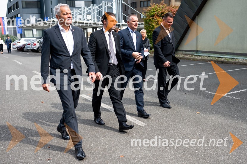  Aleksander Saša Arsenovič, župan, Mestna občina Maribor; mag. Damjan Seme, direktor, Dravske elektrarne Maribor; mag. Bojan Kumer, minister za infrastrukturo; dr. Aleksander Brunčko, generalni direktor, DEMSlavnostni dogodek ob 70. obletnici družbe Dravske elektrarne Maribor