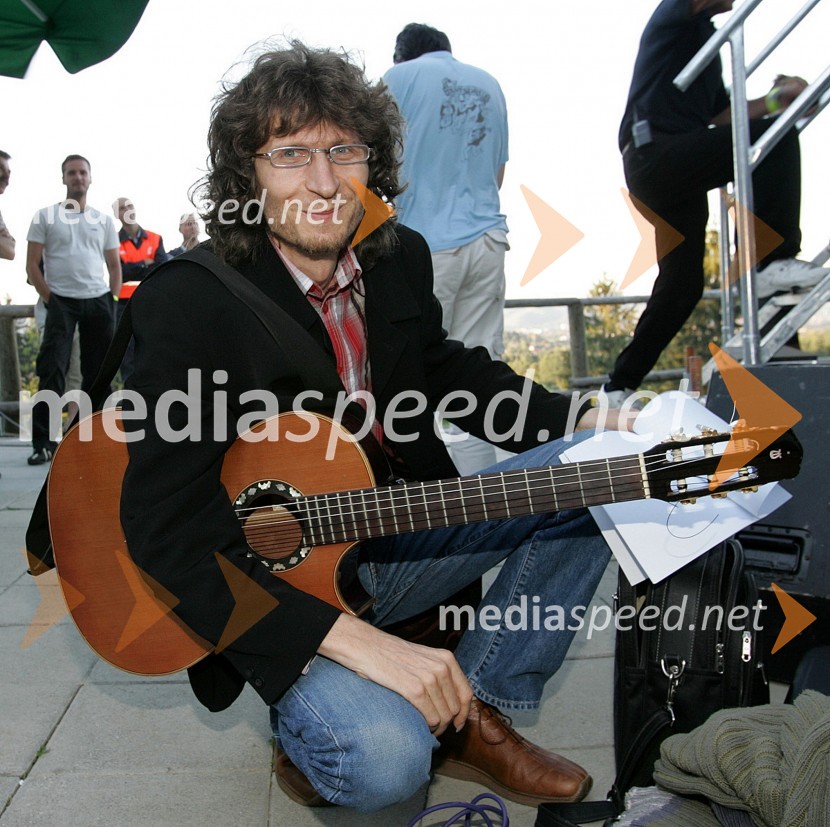 Adi Smolar, pevecVečerov piknik 2004