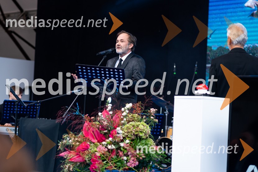  Jure Ivanušič, dramski igralec in glasbenikSlavnostni dogodek ob 70. obletnici družbe Dravske elektrarne Maribor