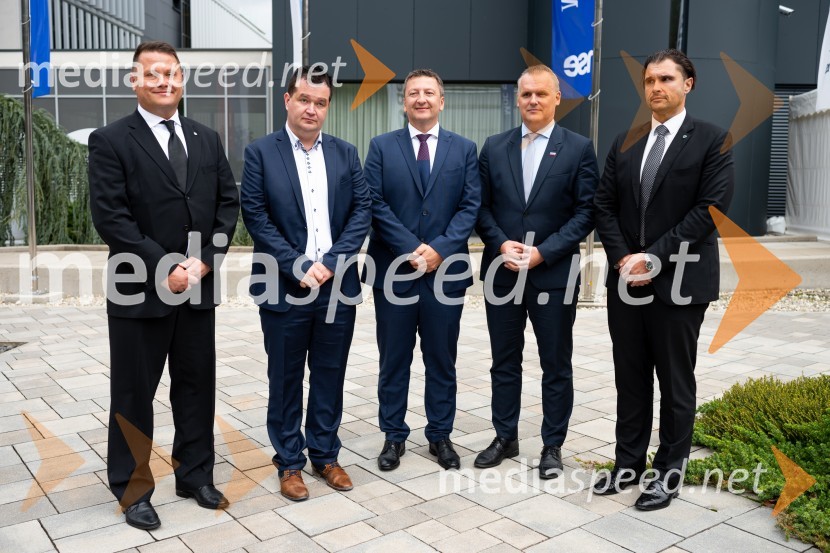 dr. Aleksander Brunčko, generalni direktor, DEM;  ... ; dr. Viktor Vračar, generalni direktor HSE; mag. Bojan Kumer, minister za infrastrukturo; mag. Damjan Seme, direktor, Dravske elektrarne MariborSlavnostni dogodek ob 70. obletnici družbe Dravske elektrarne Maribor