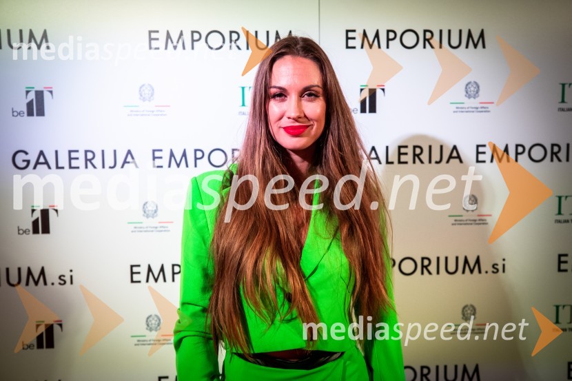  Tara Zupančič, voditeljicaJesenska modna revija Emporium