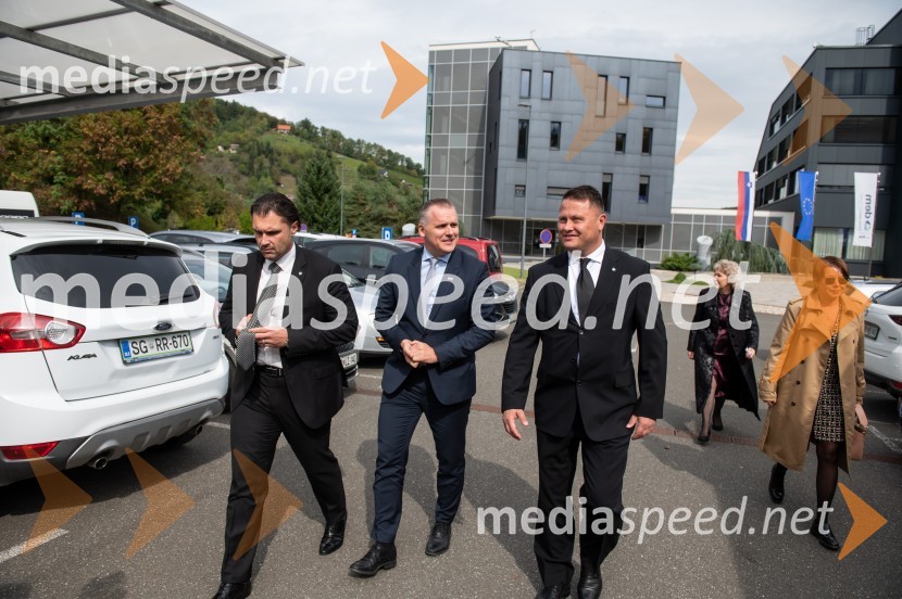 mag. Damjan Seme, direktor, Dravske elektrarne Maribor; mag. Bojan Kumer, minister za infrastrukturo; dr. Aleksander Brunčko, generalni direktor, DEMSlavnostni dogodek ob 70. obletnici družbe Dravske elektrarne Maribor