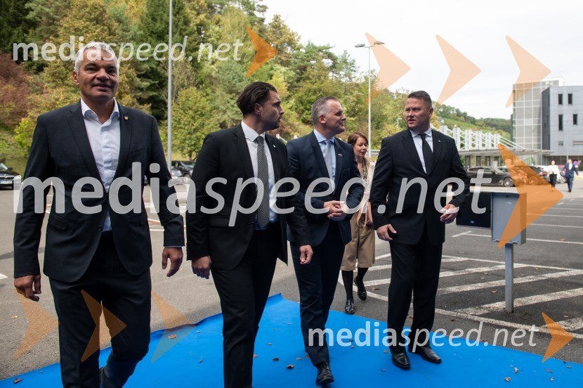  Aleksander Saša Arsenovič, župan, Mestna občina Maribor; mag. Damjan Seme, direktor, Dravske elektrarne Maribor; mag. Bojan Kumer, minister za infrastrukturo; dr. Aleksander Brunčko, generalni direktor, DEMSlavnostni dogodek ob 70. obletnici družbe Dravske elektrarne Maribor