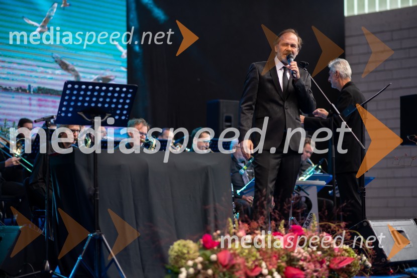  Jure Ivanušič, dramski igralec in glasbenikSlavnostni dogodek ob 70. obletnici družbe Dravske elektrarne Maribor