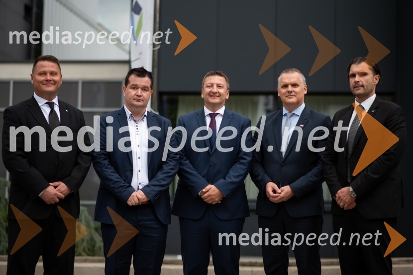 dr. Aleksander Brunčko, generalni direktor, DEM;  ... ; dr. Viktor Vračar, generalni direktor HSE; mag. Bojan Kumer, minister za infrastrukturo; mag. Damjan Seme, direktor, Dravske elektrarne MariborSlavnostni dogodek ob 70. obletnici družbe Dravske elektrarne Maribor