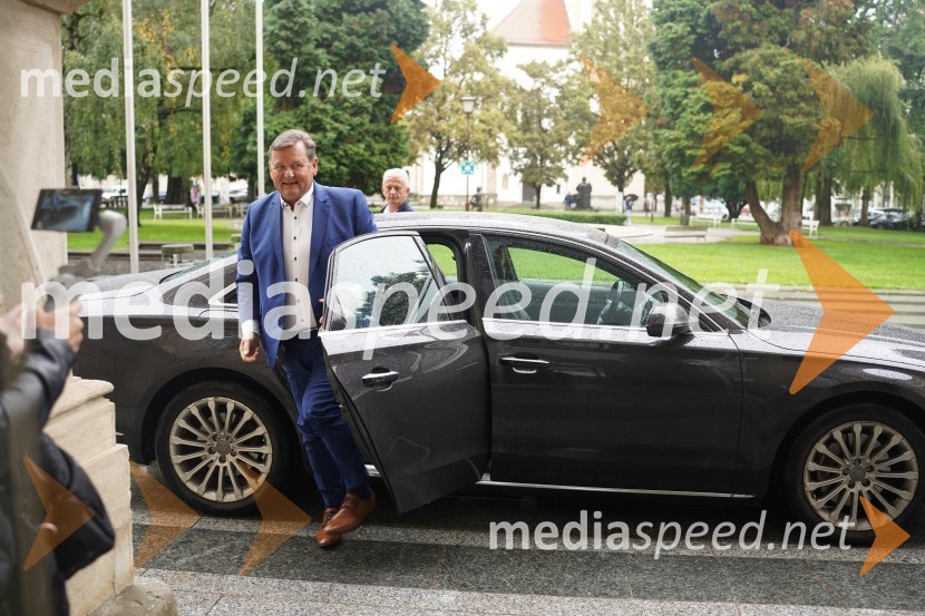 dr. Aleksander Jevšek, minister brez rasorja, pristojen za razvoj in evropsko kohezijsko politikoObisk evropske komisarke Elise Ferreira na Univerzi v Mariboru