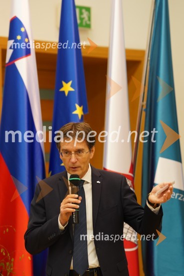 prof. dr. Zdravko Kačič, rektor Univerze v MariboruObisk evropske komisarke Elise Ferreira na Univerzi v Mariboru