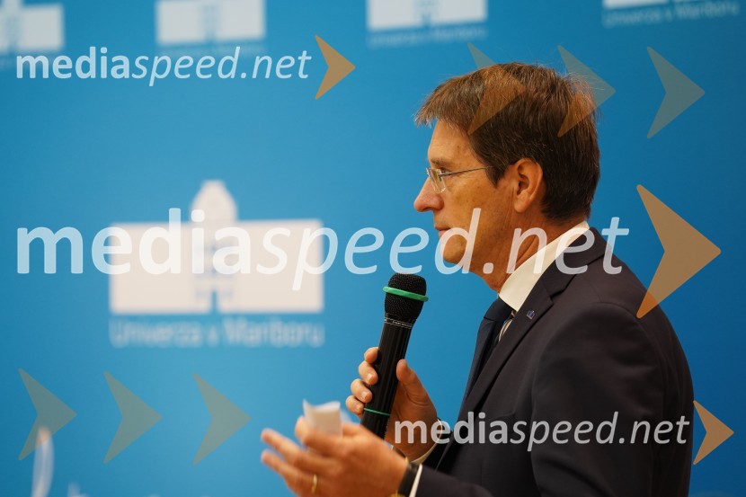 prof. dr. Zdravko Kačič, rektor Univerze v MariboruObisk evropske komisarke Elise Ferreira na Univerzi v Mariboru