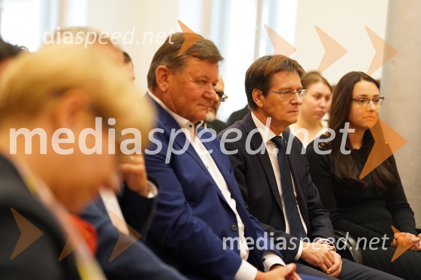 dr. Aleksander Jevšek, minister brez rasorja, pristojen za razvoj in evropsko kohezijsko politiko; prof. dr. Zdravko Kačič, rektor Univerze v Mariboru;  ... Obisk evropske komisarke Elise Ferreira na Univerzi v Mariboru