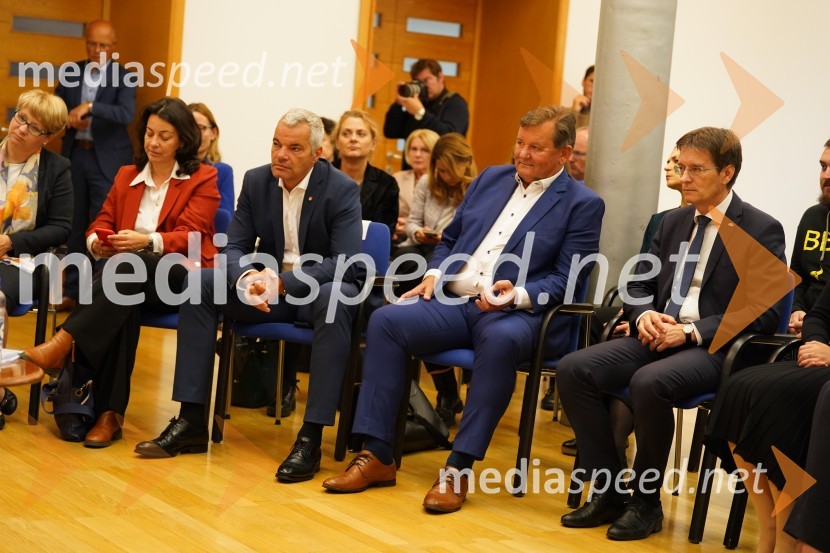  ... ;  Aleksander Saša Arsenovič, župan, Mestna občina Maribor; dr. Aleksander Jevšek, minister brez rasorja, pristojen za razvoj in evropsko kohezijsko politiko; prof. dr. Zdravko Kačič, rektor Univerze v MariboruObisk evropske komisarke Elise Ferreira na Univerzi v Mariboru