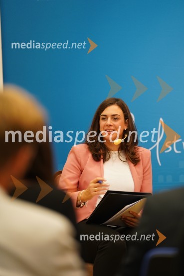 Obisk evropske komisarke Elise Ferreira na Univerzi v Mariboru