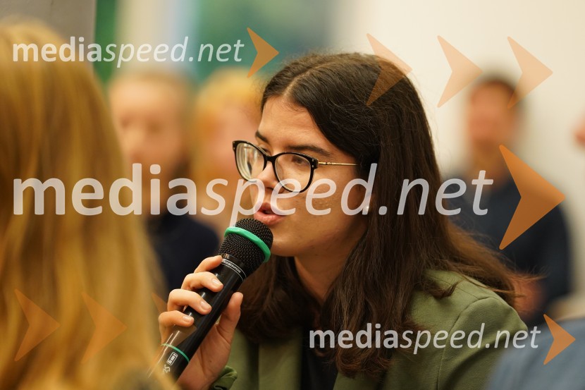  Živa Šuta, najboljša študentka Univerze v Mariboru v letu 2021/2022Obisk evropske komisarke Elise Ferreira na Univerzi v Mariboru