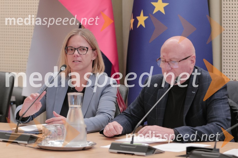  Sanja Ajanović Hovnik, ministrica za javno upravo;  ... Nadaljevanje (krovnih) pogajanj s sindikati javnega sektorja