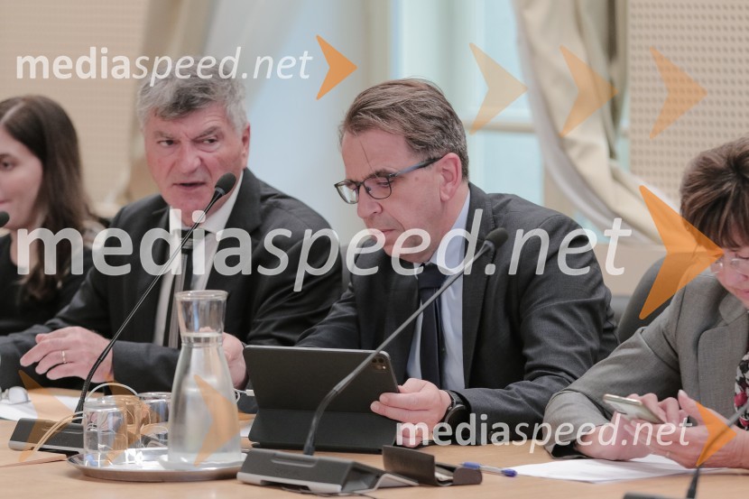 Nadaljevanje (krovnih) pogajanj s sindikati javnega sektorja