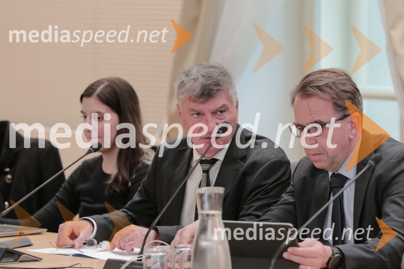 Nadaljevanje (krovnih) pogajanj s sindikati javnega sektorja