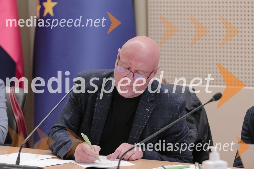 Nadaljevanje (krovnih) pogajanj s sindikati javnega sektorja