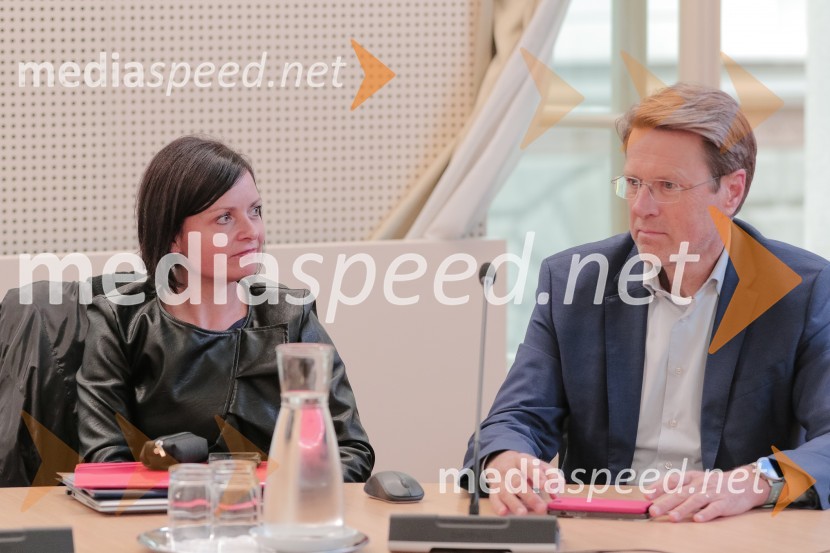 Nadaljevanje (krovnih) pogajanj s sindikati javnega sektorja