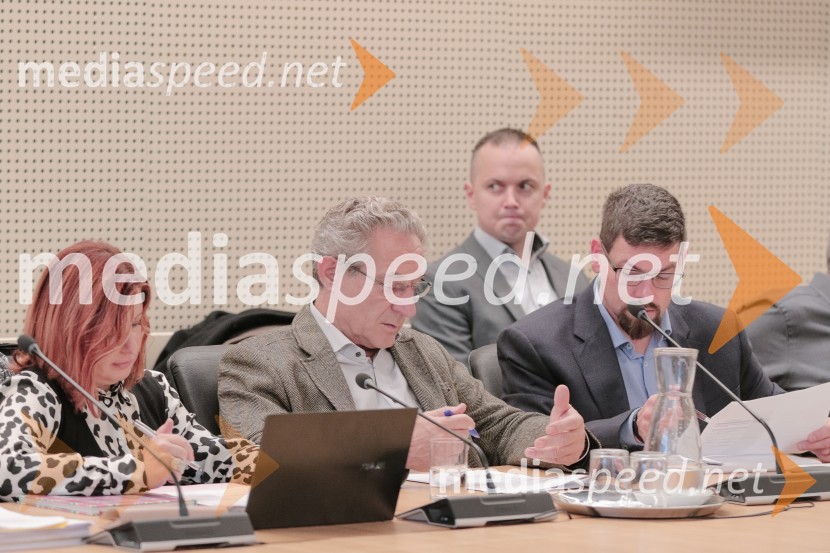  ... ;  Branimir Štrukelj, slovenski sindikalist in politik;  ... ;  Jakob Počivavšek, predsednik Konfederacije sindikatov Slovenije PERGAMNadaljevanje (krovnih) pogajanj s sindikati javnega sektorja