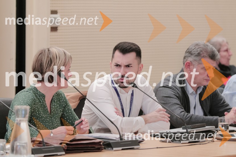 Nadaljevanje (krovnih) pogajanj s sindikati javnega sektorja