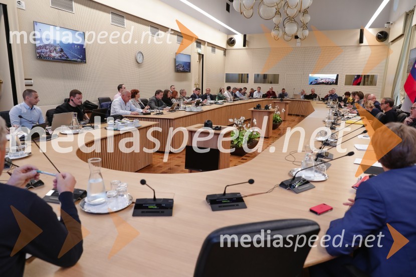 Nadaljevanje (krovnih) pogajanj s sindikati javnega sektorja