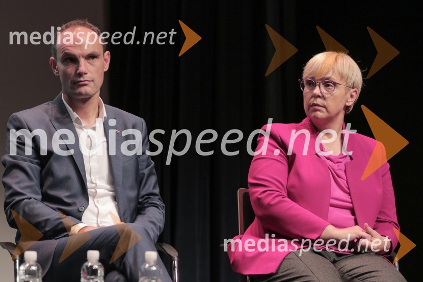  Anže Logar, poslanec SDS, predsednik Ljubljanskega odbora SDS, kandidat na predsedniških volitvah 2022;  Nataša Pirc Musar, partnerica, direktorica in odvetnica, Pirc Musar odvetniška družba, kandidatka na predsedniških volitvah 2022Soočenje predsedniških kandidatov v okviru Festivala za tretje življenjsko obdobje