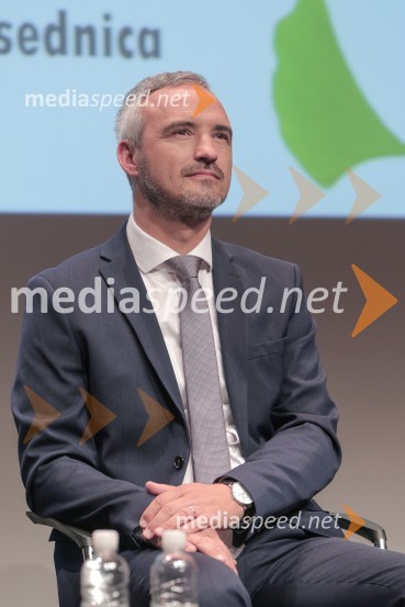  Janez Cigler Kralj, nekdanji minister za delo, družino, socialne zadeve in enake možnosti, kandidat na predsedniških volitvah 2022Soočenje predsedniških kandidatov v okviru Festivala za tretje življenjsko obdobje