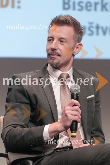  Gregor Bezenšek, glasbenik, Soulgreg artist, društvo Viljem Julijan, kandidat na predsedniških volitvah 2022Soočenje predsedniških kandidatov v okviru Festivala za tretje življenjsko obdobje