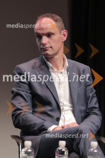  Anže Logar, poslanec SDS, predsednik Ljubljanskega odbora SDS, kandidat na predsedniških volitvah 2022Soočenje predsedniških kandidatov v okviru Festivala za tretje življenjsko obdobje