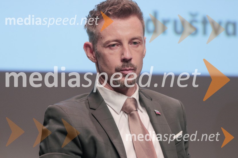  Gregor Bezenšek, glasbenik, Soulgreg artist, društvo Viljem Julijan, kandidat na predsedniških volitvah 2022Soočenje predsedniških kandidatov v okviru Festivala za tretje življenjsko obdobje