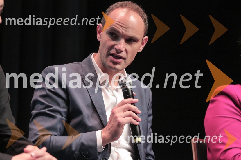  Anže Logar, poslanec SDS, predsednik Ljubljanskega odbora SDS, kandidat na predsedniških volitvah 2022Soočenje predsedniških kandidatov v okviru Festivala za tretje življenjsko obdobje