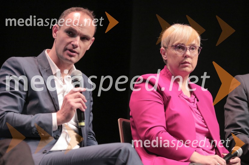  Anže Logar, poslanec SDS, predsednik Ljubljanskega odbora SDS, kandidat na predsedniških volitvah 2022;  Nataša Pirc Musar, partnerica, direktorica in odvetnica, Pirc Musar odvetniška družba, kandidatka na predsedniških volitvah 2022Soočenje predsedniških kandidatov v okviru Festivala za tretje življenjsko obdobje