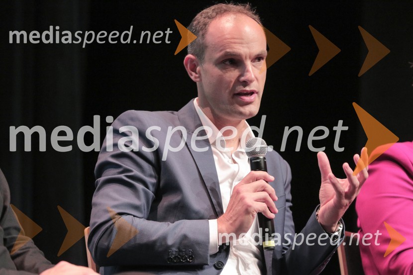  Anže Logar, poslanec SDS, predsednik Ljubljanskega odbora SDS, kandidat na predsedniških volitvah 2022Soočenje predsedniških kandidatov v okviru Festivala za tretje življenjsko obdobje