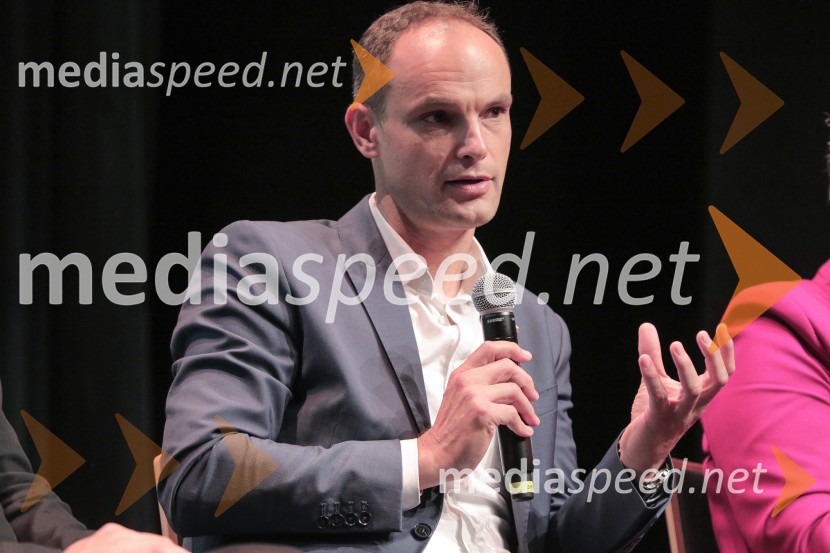  Anže Logar, poslanec SDS, predsednik Ljubljanskega odbora SDS, kandidat na predsedniških volitvah 2022Soočenje predsedniških kandidatov v okviru Festivala za tretje življenjsko obdobje