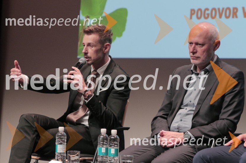  Gregor Bezenšek, glasbenik, Soulgreg artist, društvo Viljem Julijan, kandidat na predsedniških volitvah 2022; dr. Milan Brglez, nekdanji predsednik Državnega zbora Republike Slovenije, kandidat na predsedniških volitvah 2022Soočenje predsedniških kandidatov v okviru Festivala za tretje življenjsko obdobje