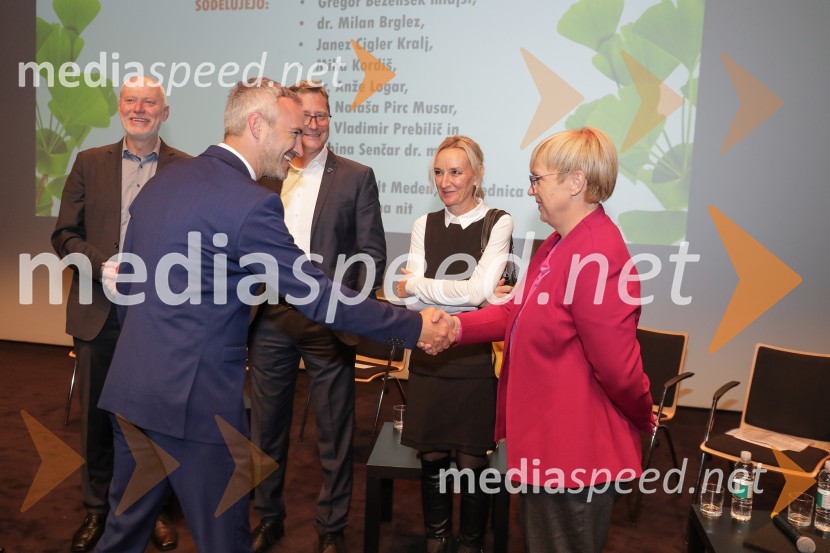  Janez Cigler Kralj, nekdanji minister za delo, družino, socialne zadeve in enake možnosti, kandidat na predsedniških volitvah 2022;  Nataša Pirc Musar, partnerica, direktorica in odvetnica, Pirc Musar odvetniška družba, kandidatka na predsedniških volitvah 2022Soočenje predsedniških kandidatov v okviru Festivala za tretje življenjsko obdobje