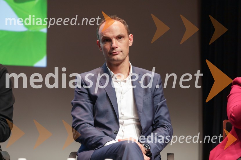  Anže Logar, poslanec SDS, predsednik Ljubljanskega odbora SDS, kandidat na predsedniških volitvah 2022Soočenje predsedniških kandidatov v okviru Festivala za tretje življenjsko obdobje