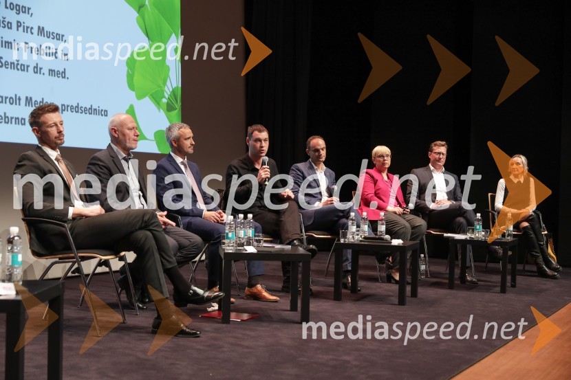  Gregor Bezenšek, glasbenik, Soulgreg artist, društvo Viljem Julijan, kandidat na predsedniških volitvah 2022; dr. Milan Brglez, nekdanji predsednik Državnega zbora Republike Slovenije, kandidat na predsedniških volitvah 2022;  Janez Cigler Kralj, nekdanji minister za delo, družino, socialne zadeve in enake možnosti, kandidat na predsedniških volitvah 2022;  Miha Kordiš, poslanec Združene levice,  kandidat na predsedniških volitvah 2022;  Anže Logar, poslanec SDS, predsednik Ljubljanskega odbora SDS, kandidat na predsedniških volitvah 2022;  Nataša Pirc Musar, partnerica, direktorica in odvetnica, Pirc Musar odvetniška družba, kandidatka na predsedniških volitvah 2022; dr. Vladimir Prebilič, poslanec SDS, kandidat na predsedniških volitvah 2022;  Sabina Senčar, ginekologinja, kandidatka na predsedniških volitvah 2022Soočenje predsedniških kandidatov v okviru Festivala za tretje življenjsko obdobje