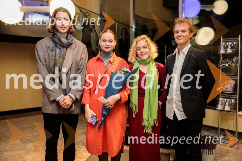 Žabe, premiera poetične drame