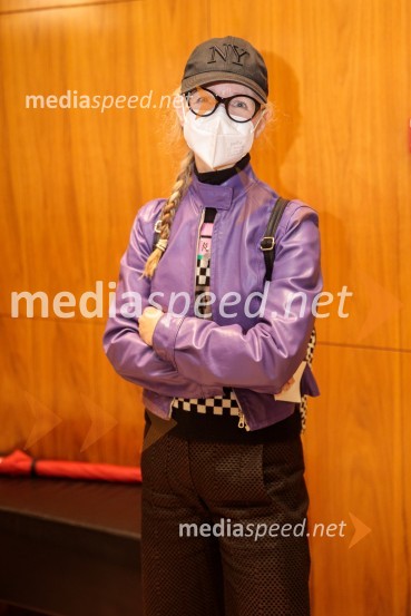  Natalija Pihler, profesorica nemščineŽabe, premiera poetične drame