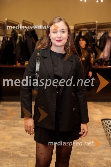  Nika Korenjak, igralkaŽabe, premiera poetične drame