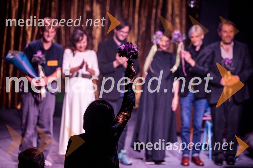 Žabe, premiera poetične drame