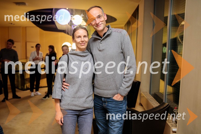  Mojca Salkič;  Aleksander Salkič, vodja službe za odnose z javnostmi PetrolŽabe, premiera poetične drame