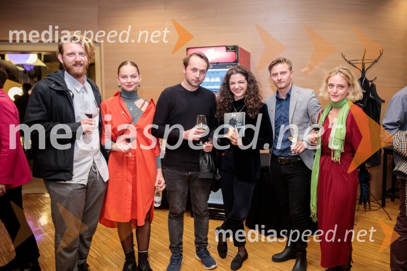  ... ;  ... ;  Anže  Grčar, scenarist, režiser, asostent režije;  Diana  Kolenc, igralka;  Jure Rajšp, igralec;  ... Žabe, premiera poetične drame