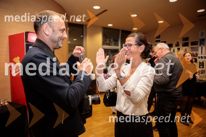  ... ;  Simona  Belle, služba za stike z javnostmi MGLŽabe, premiera poetične drame