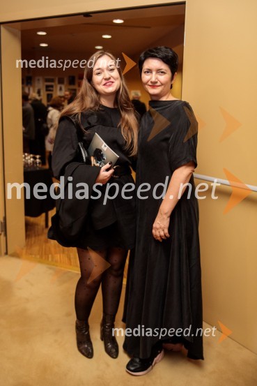  Nika Korenjak, igralka;  Petra Pogorevc, dramaturginja in urednica knjižnice MGLŽabe, premiera poetične drame