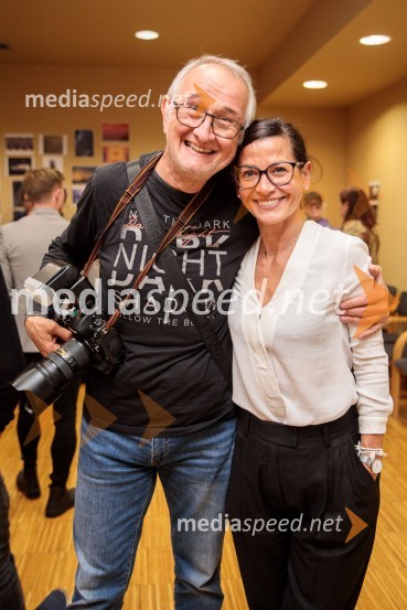  Vito Tofaj, fotograf;  Simona  Belle, služba za stike z javnostmi MGLŽabe, premiera poetične drame