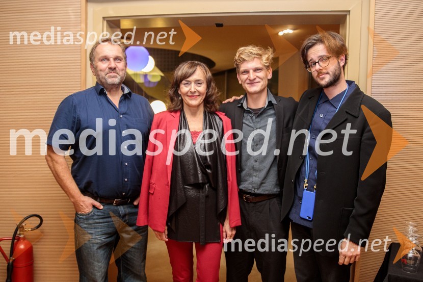  Lotos Vincenc Šparovec, igralec;  Mirjam Korbar, igralka;  Matevž Sluga, AGRFT;  Jan Krmelj, režiserŽabe, premiera poetične drame